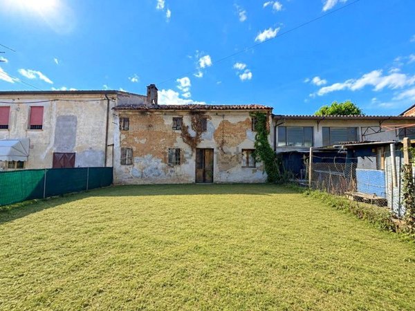 casa indipendente in vendita a Cerea in zona Asparetto