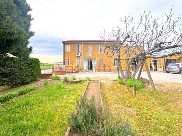 casa indipendente in vendita a Cerea in zona Asparetto