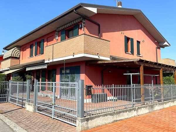 casa indipendente in vendita a Cerea
