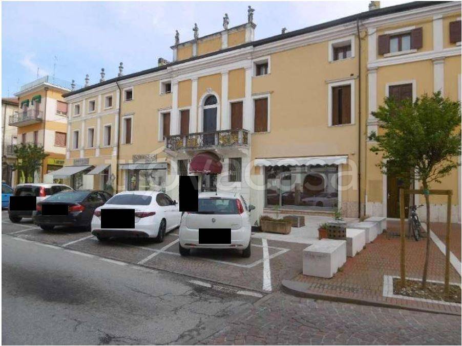 locale commerciale in vendita a Cerea