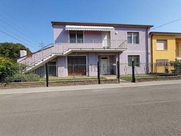 casa indipendente in vendita a Cerea in zona Cherubine