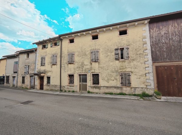 casa indipendente in vendita a Cerro Veronese