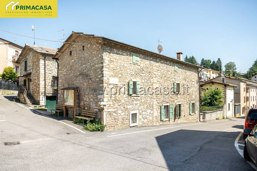 casa indipendente in vendita a Cerro Veronese