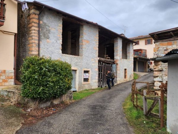 casa indipendente in vendita a Cerro Veronese