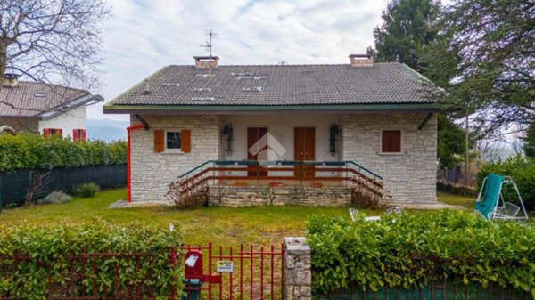 casa indipendente in vendita a Cerro Veronese