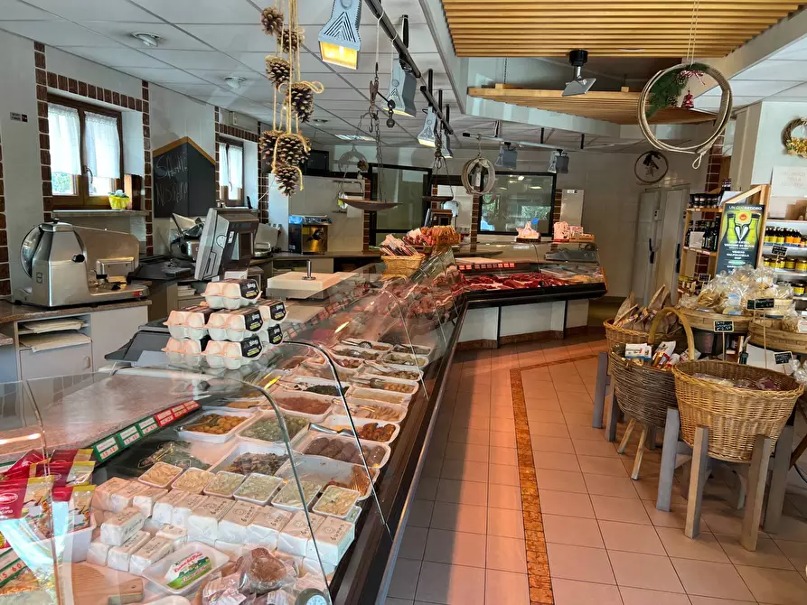 locale commerciale in vendita a Cerro Veronese