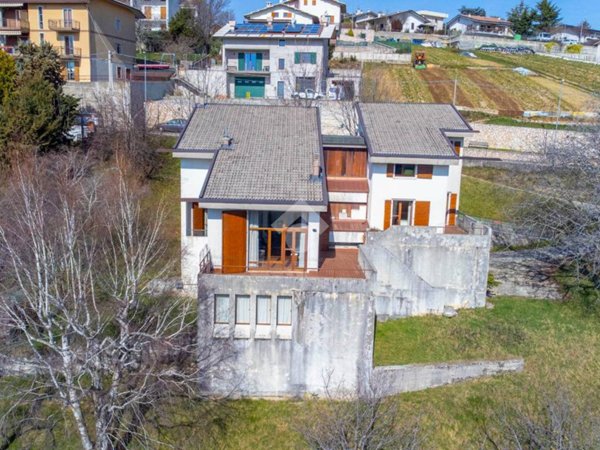 casa indipendente in vendita a Cerro Veronese