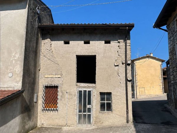 casa indipendente in vendita a Cerro Veronese