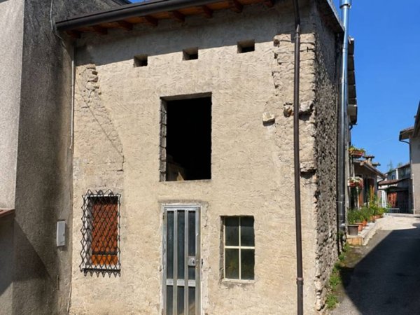 casa indipendente in vendita a Cerro Veronese
