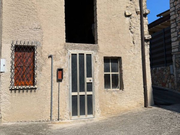 casa indipendente in vendita a Cerro Veronese