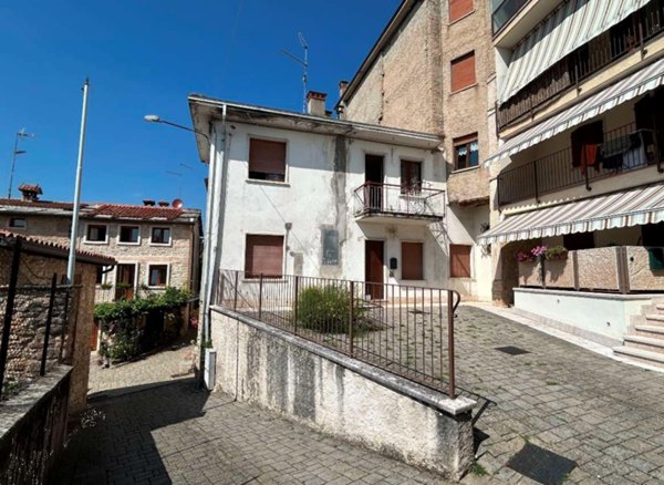 casa indipendente in vendita a Cerro Veronese