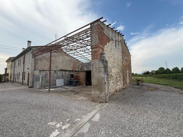 locale di sgombero in vendita a Cologna Veneta in zona Baldaria