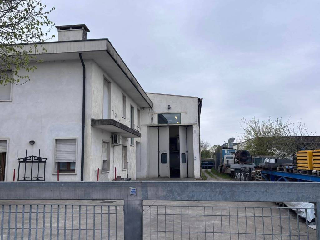 locale commerciale in vendita a Cologna Veneta