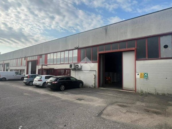 locale commerciale in vendita a Colognola ai Colli in zona Pieve