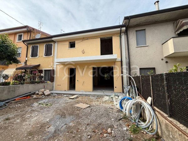 casa indipendente in vendita a Colognola ai Colli in zona San Zeno