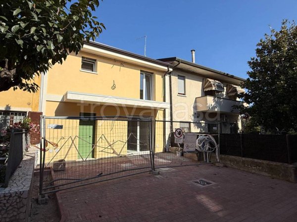 casa indipendente in vendita a Colognola ai Colli in zona San Zeno