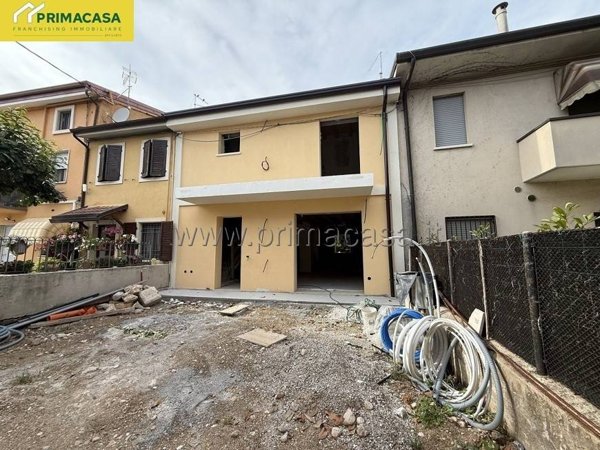 casa indipendente in vendita a Colognola ai Colli in zona San Zeno
