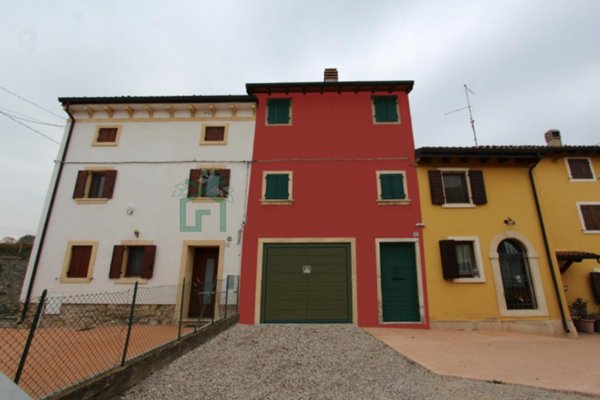 casa indipendente in vendita a Colognola ai Colli in zona Monte con Villa