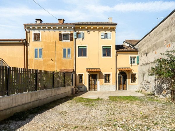casa indipendente in vendita a Colognola ai Colli in zona Pieve