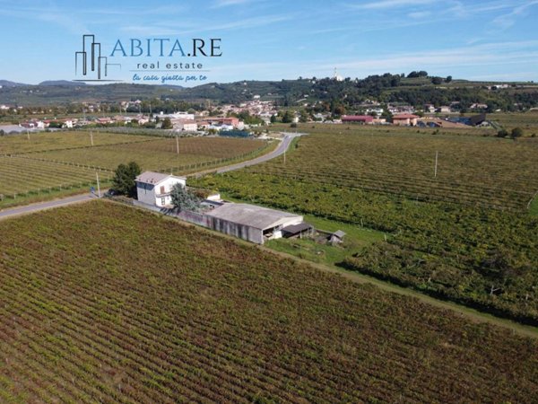 intera palazzina in vendita a Colognola ai Colli in zona Pieve