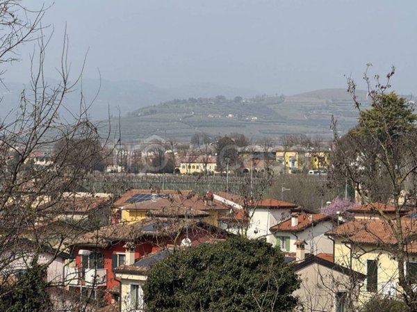 casa indipendente in vendita a Colognola ai Colli
