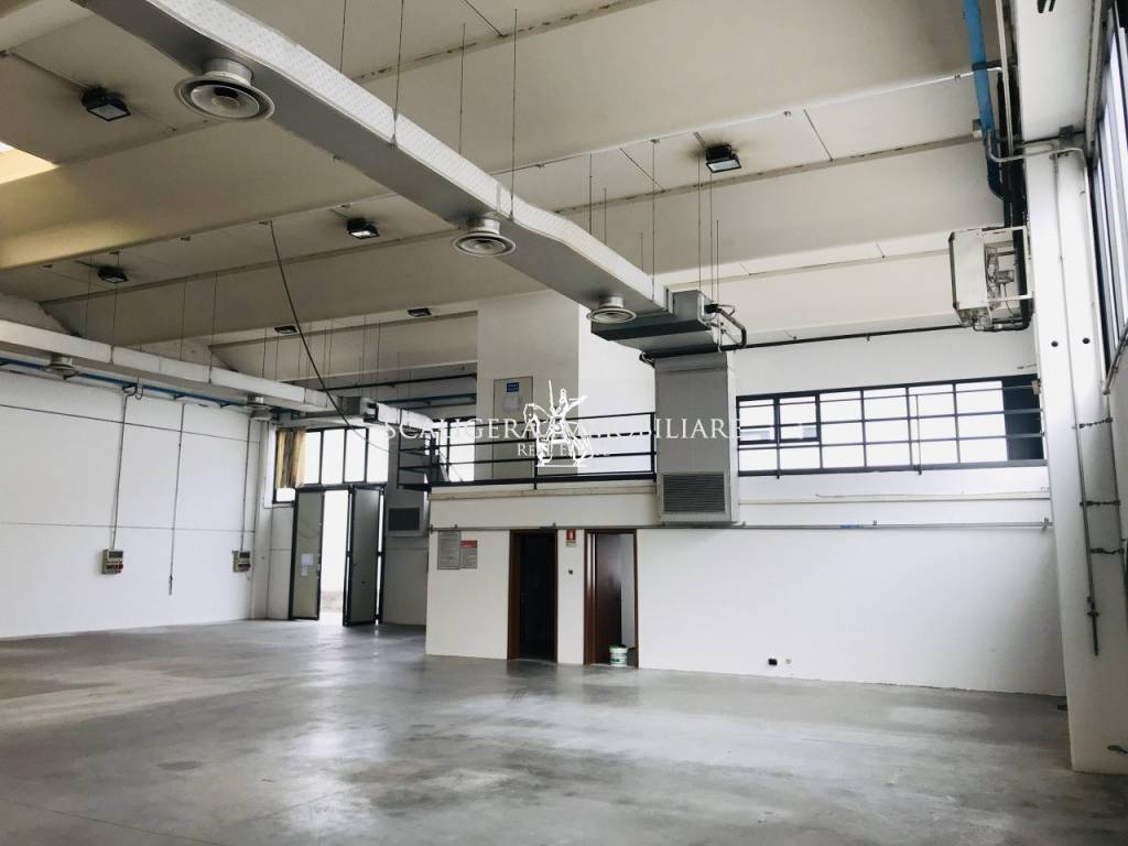 locale commerciale in vendita a Colognola ai Colli in zona Stra