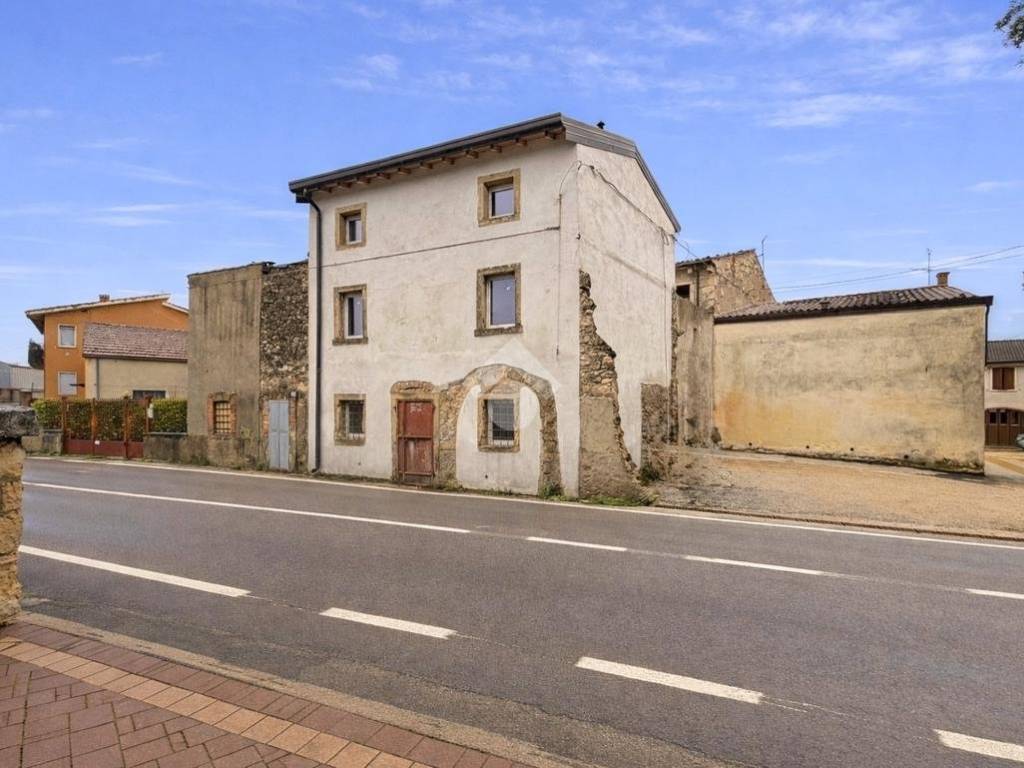 casa indipendente in vendita a Colognola ai Colli in zona Stra