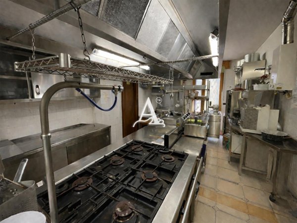 locale commerciale in vendita a Colognola ai Colli