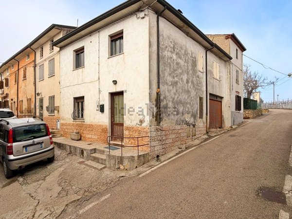 casa indipendente in vendita a Colognola ai Colli in zona San Vittore