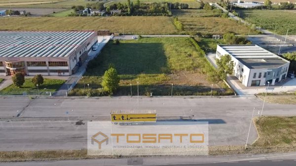 terreno edificabile in vendita a Concamarise