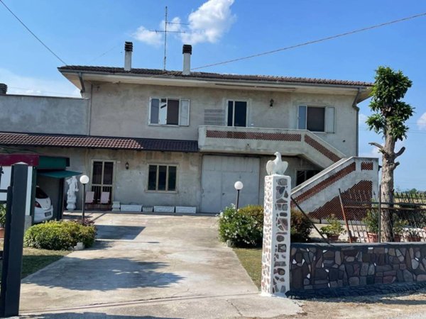 casa indipendente in vendita a Concamarise