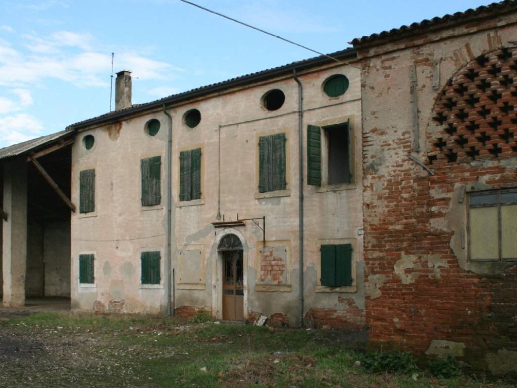 casa indipendente in vendita a Concamarise in zona Capitello
