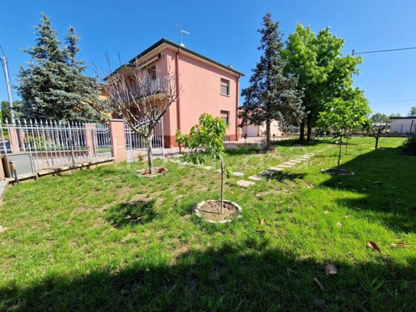 casa indipendente in vendita a Concamarise in zona Capitello