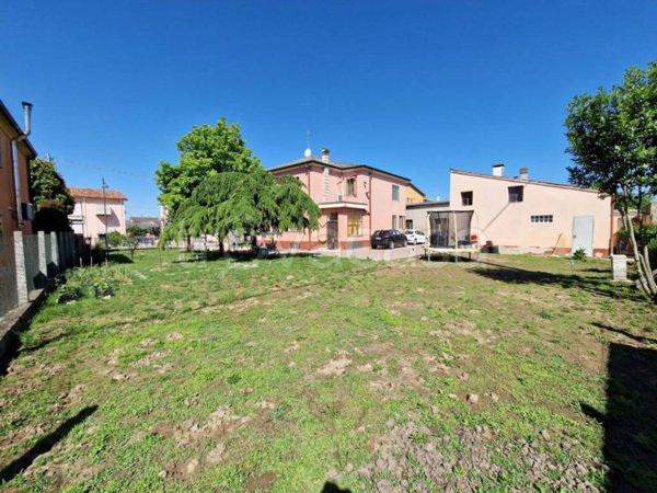 casa indipendente in vendita a Concamarise in zona Capitello