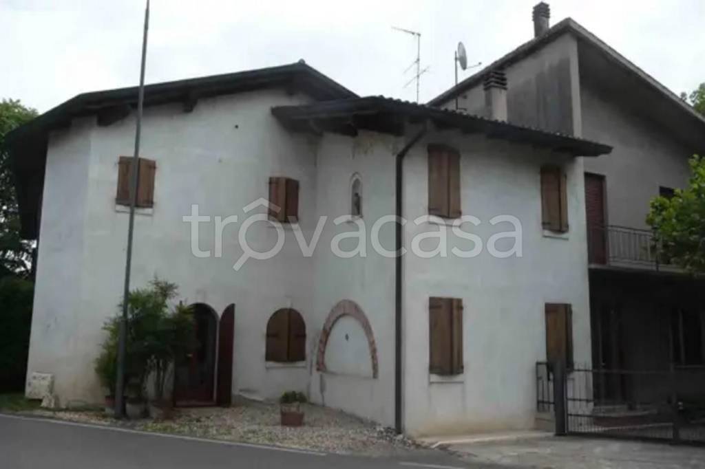 appartamento in vendita a Concamarise in zona Capitello