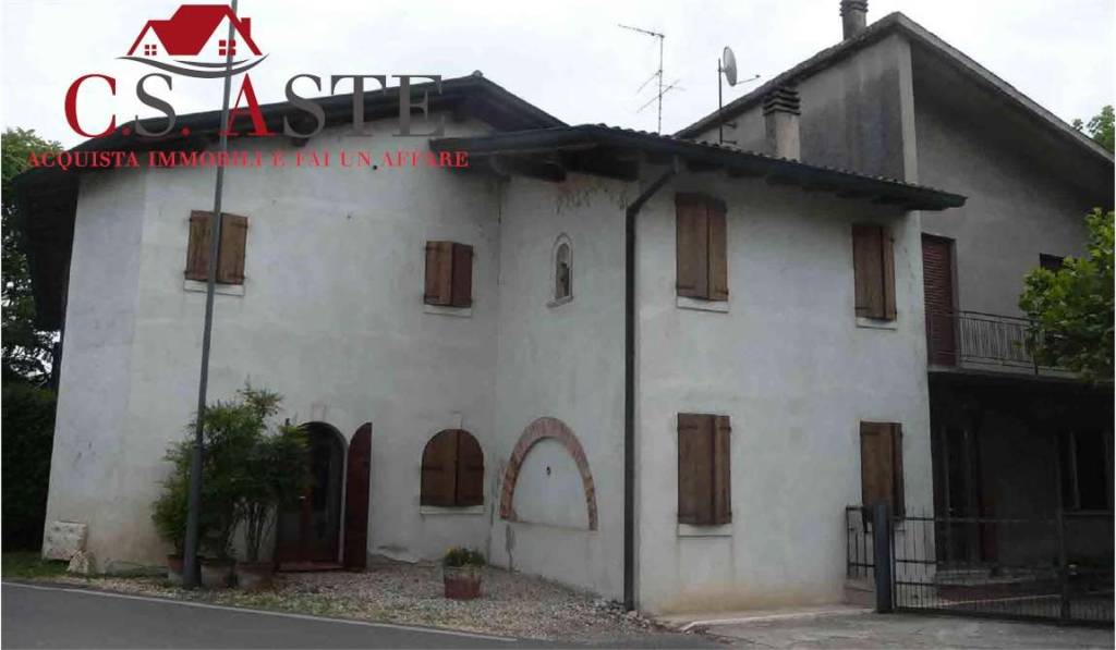 appartamento in vendita a Concamarise in zona Capitello
