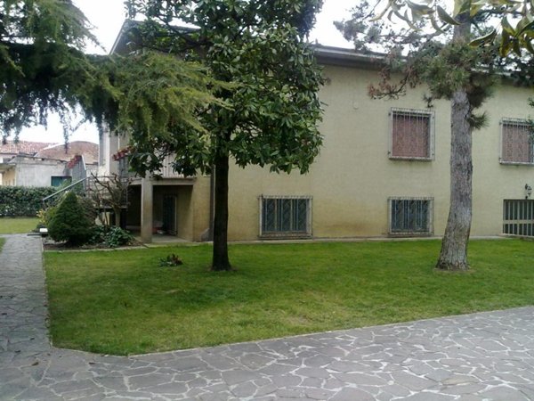 casa indipendente in vendita a Concamarise