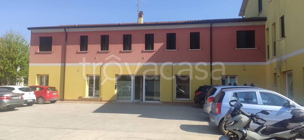 negozio in vendita a Concamarise