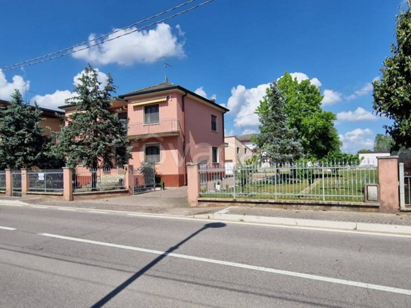 casa indipendente in vendita a Concamarise in zona Capitello