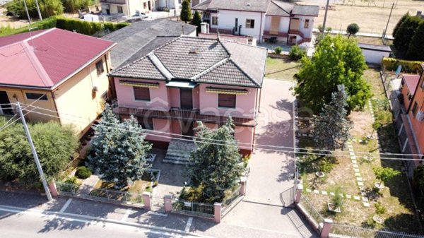 casa indipendente in vendita a Concamarise in zona Capitello