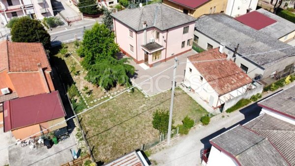 casa indipendente in vendita a Concamarise in zona Capitello
