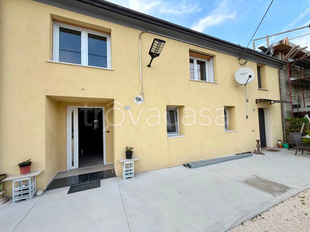casa indipendente in vendita a Concamarise