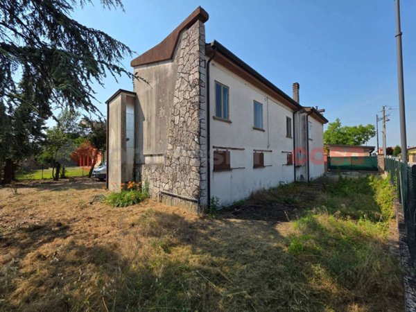 casa indipendente in vendita a Concamarise in zona Capitello