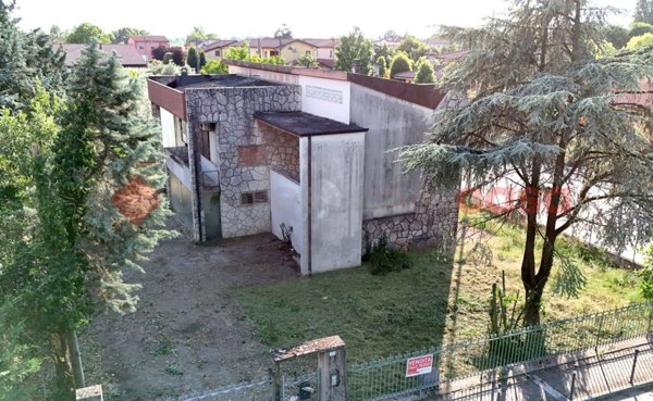 casa indipendente in vendita a Concamarise in zona Capitello