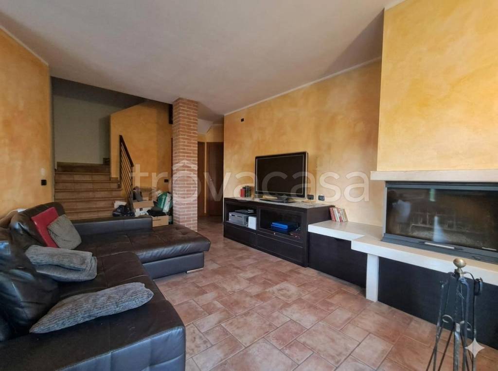 casa indipendente in vendita a Concamarise in zona Capitello
