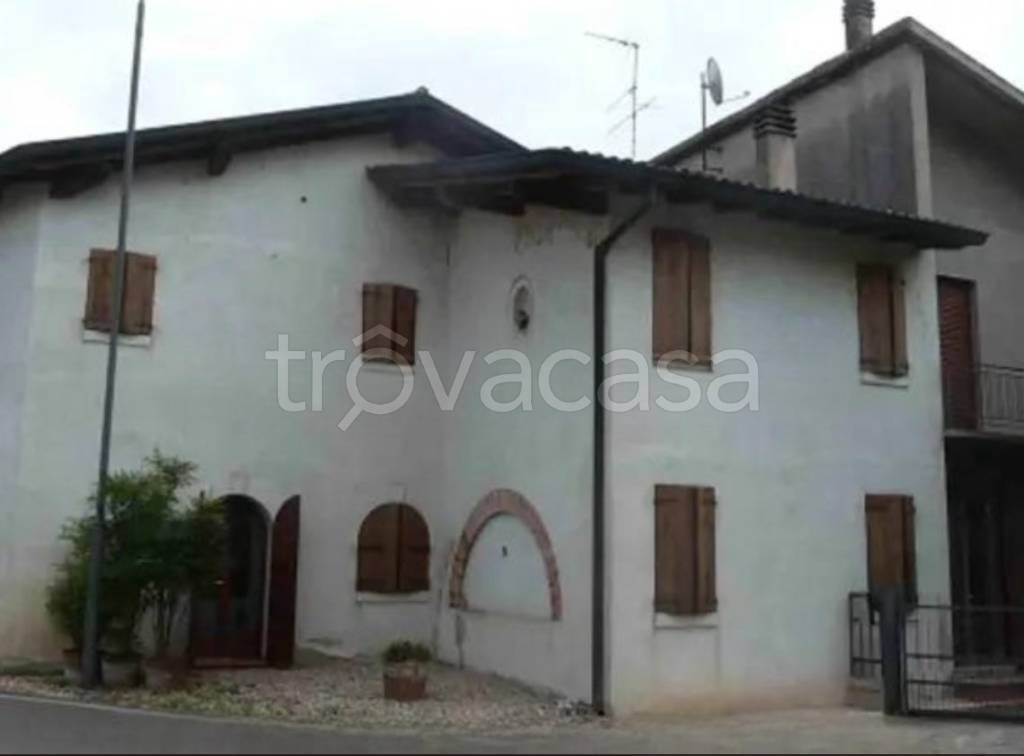 casa indipendente in vendita a Concamarise in zona Capitello