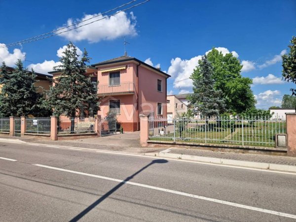 casa indipendente in vendita a Concamarise in zona Capitello