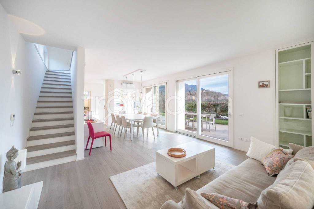 casa indipendente in vendita a Costermano sul Garda