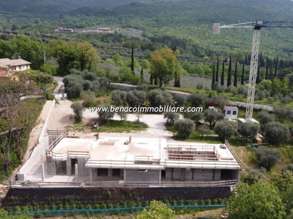 casa indipendente in vendita a Costermano sul Garda