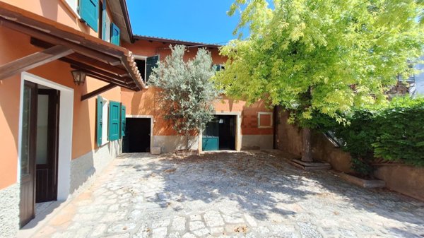 pentavano in vendita a Costermano sul Garda in zona Marciaga